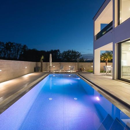 Luxury Villa Weiss - Malinska - Heated Pool - Central Floor Heating In Winter Exterior foto