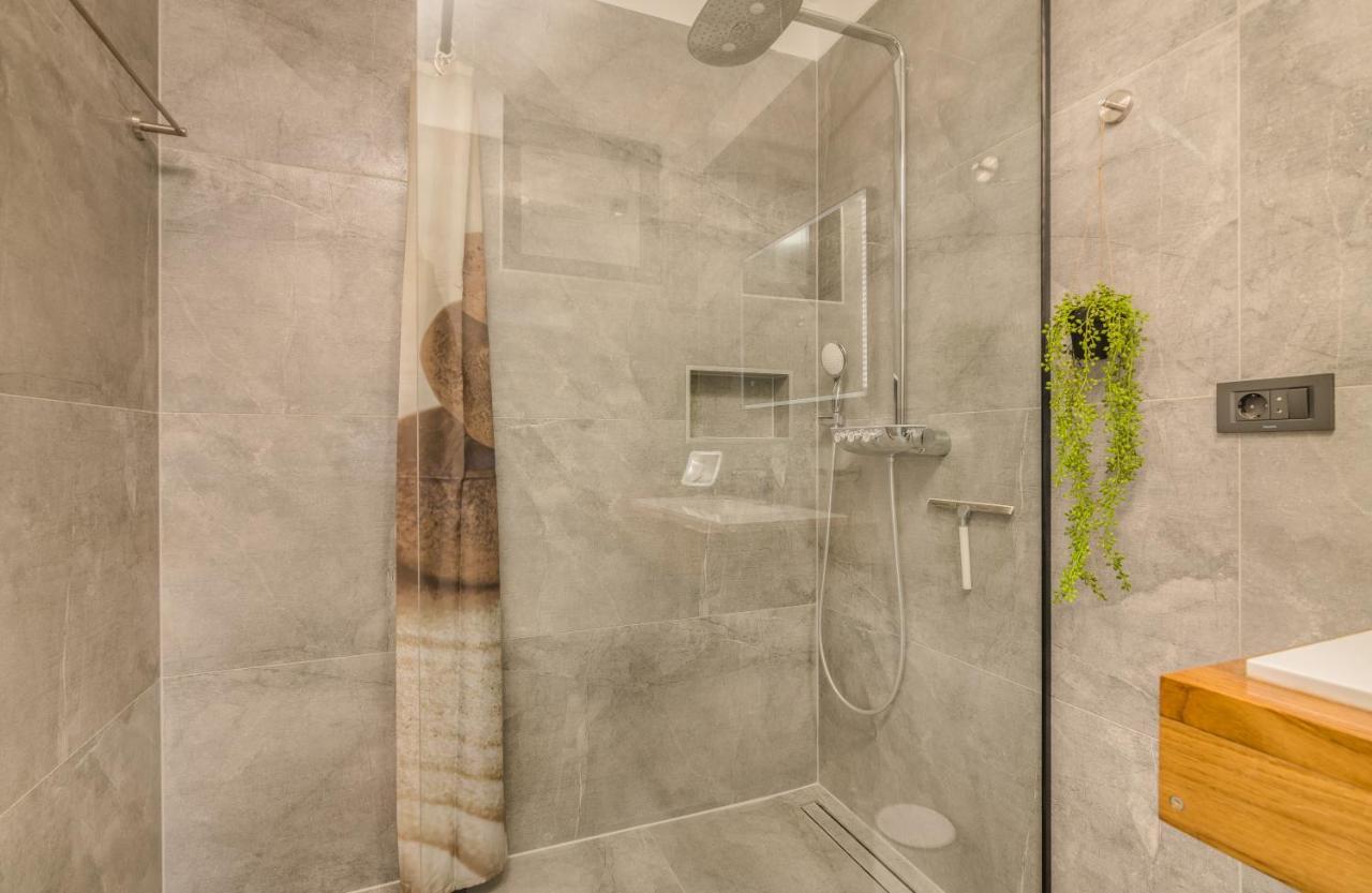 Luxury Villa Weiss - Malinska - Heated Pool - Central Floor Heating In Winter Exterior foto