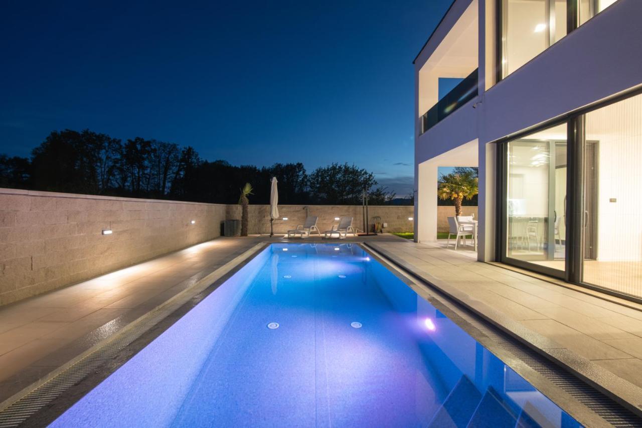 Luxury Villa Weiss - Malinska - Heated Pool - Central Floor Heating In Winter Exterior foto