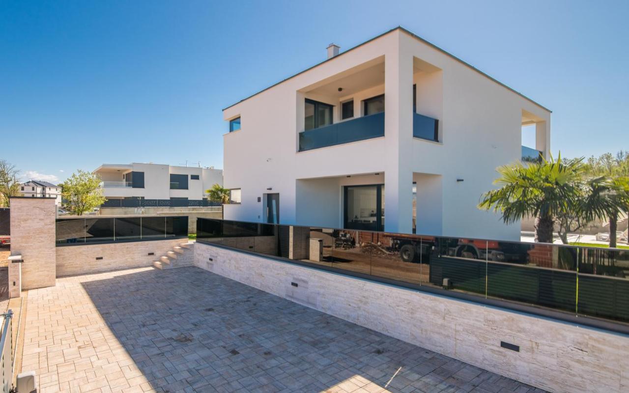 Luxury Villa Weiss - Malinska - Heated Pool - Central Floor Heating In Winter Exterior foto