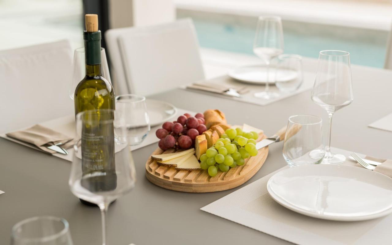 Luxury Villa Weiss - Malinska - Heated Pool - Central Floor Heating In Winter Exterior foto