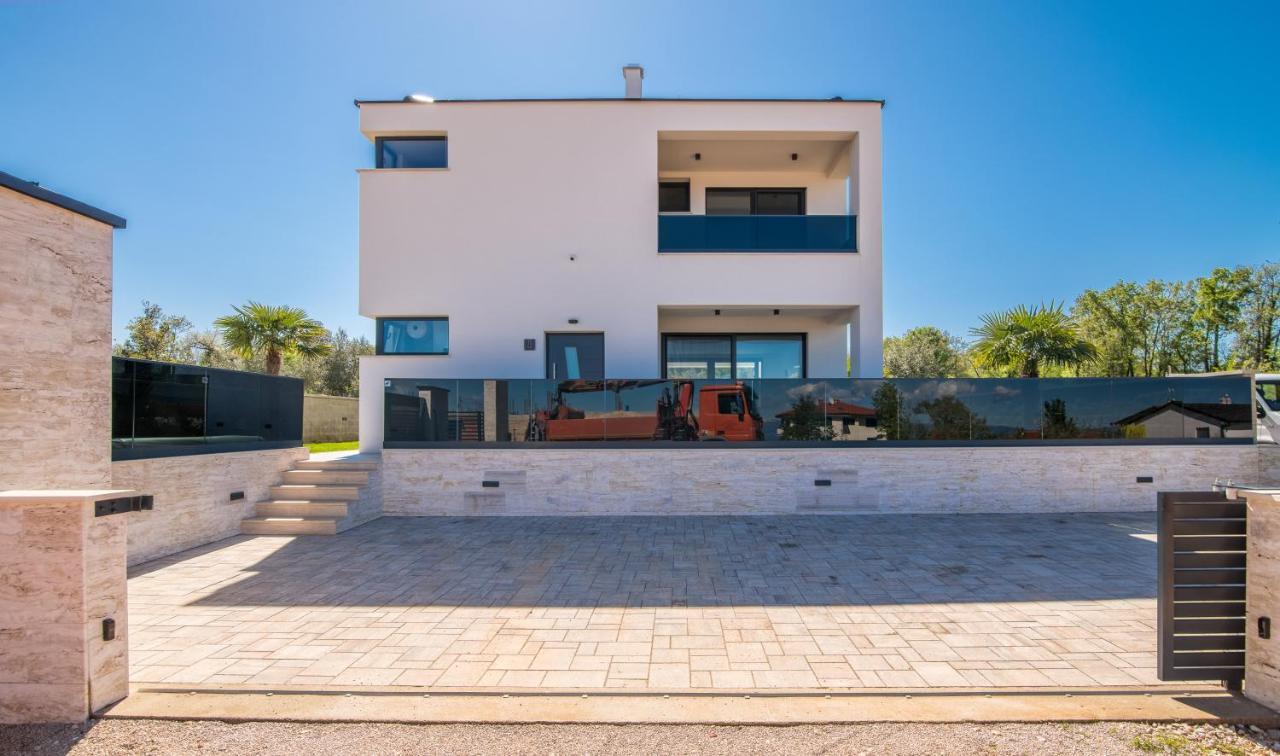 Luxury Villa Weiss - Malinska - Heated Pool - Central Floor Heating In Winter Exterior foto