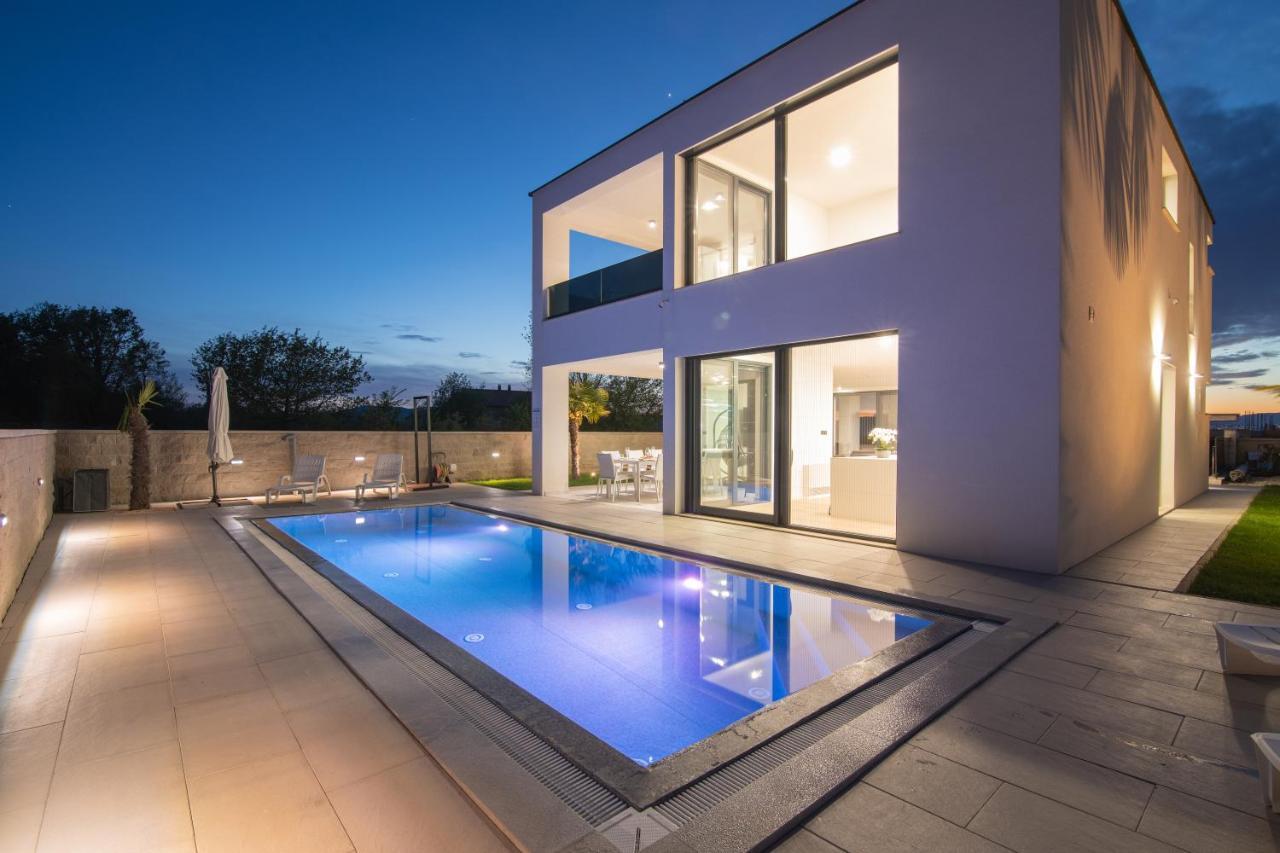 Luxury Villa Weiss - Malinska - Heated Pool - Central Floor Heating In Winter Exterior foto