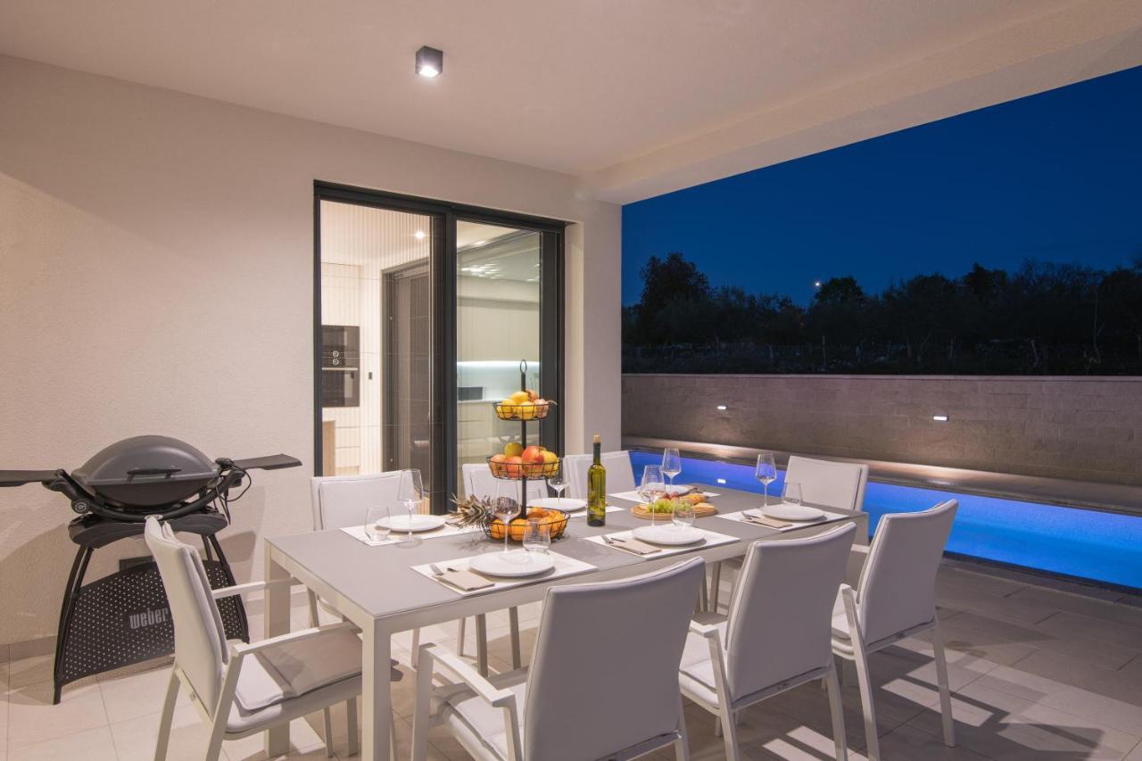 Luxury Villa Weiss - Malinska - Heated Pool - Central Floor Heating In Winter Exterior foto