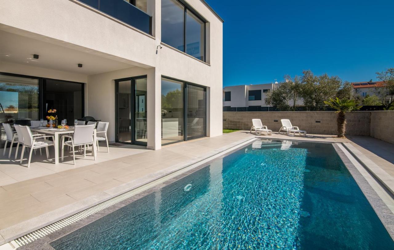 Luxury Villa Weiss - Malinska - Heated Pool - Central Floor Heating In Winter Exterior foto