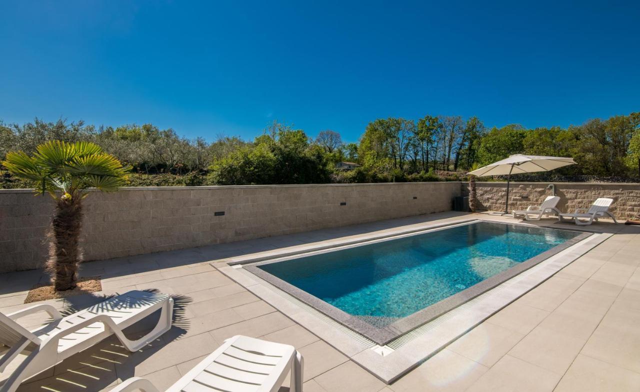 Luxury Villa Weiss - Malinska - Heated Pool - Central Floor Heating In Winter Exterior foto