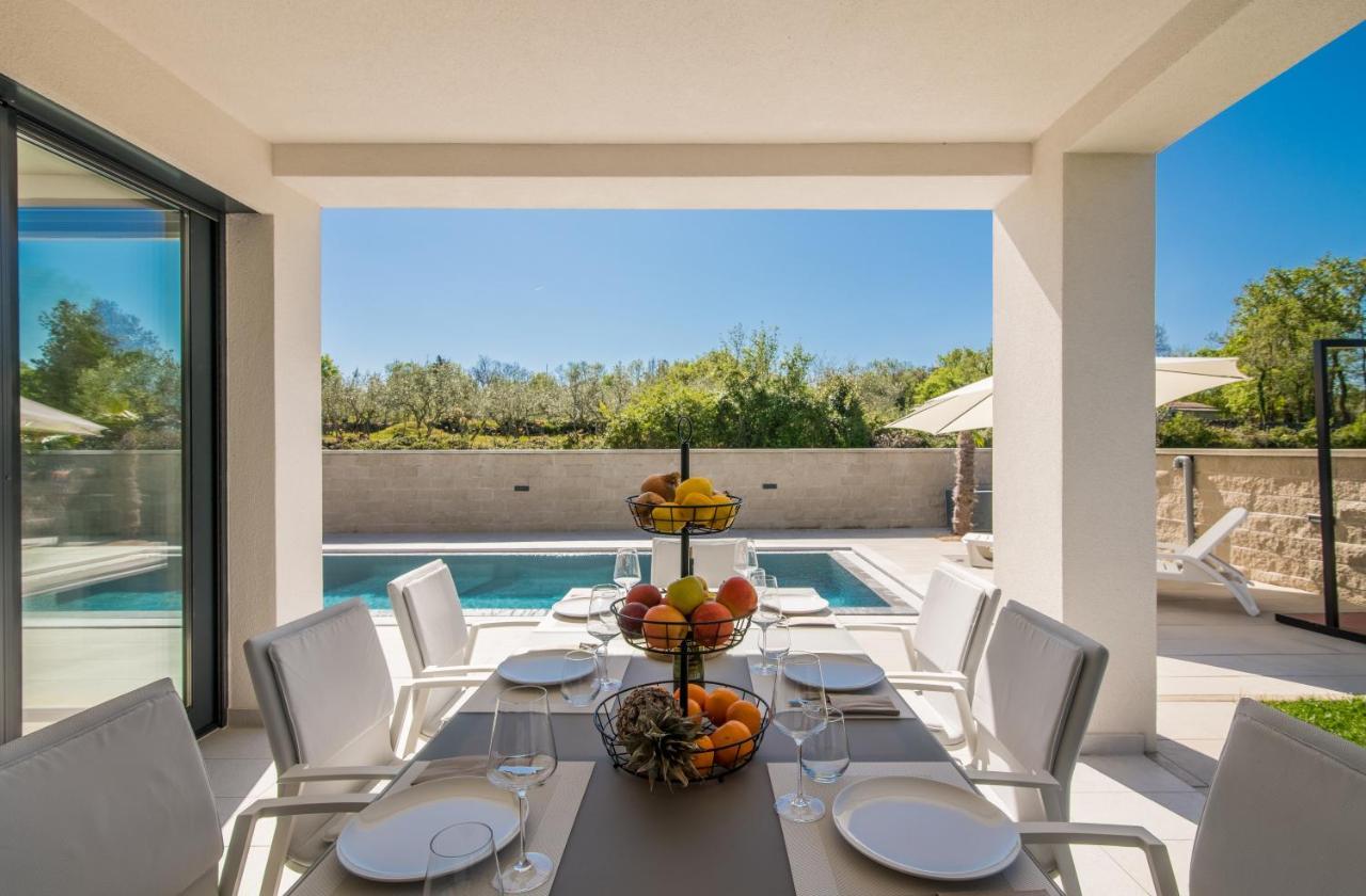 Luxury Villa Weiss - Malinska - Heated Pool - Central Floor Heating In Winter Exterior foto