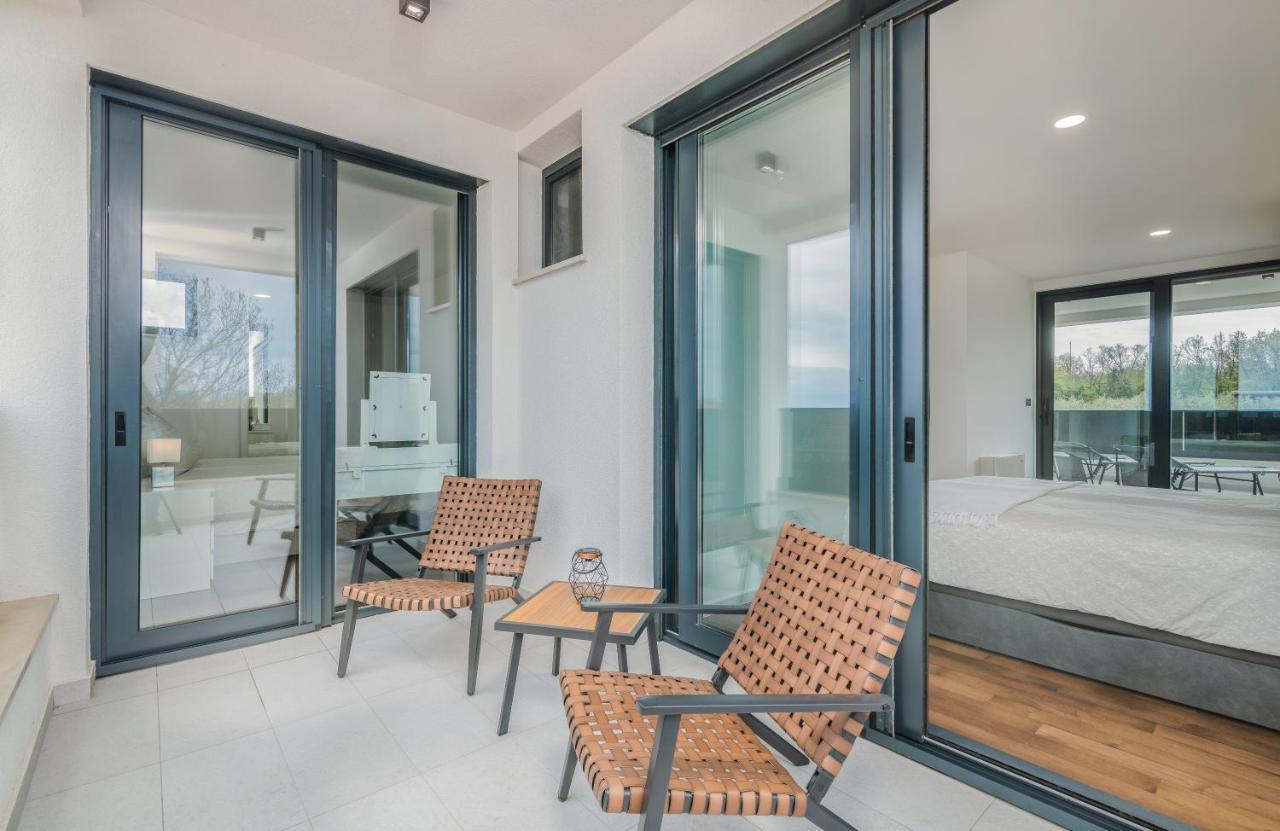 Luxury Villa Weiss - Malinska - Heated Pool - Central Floor Heating In Winter Exterior foto