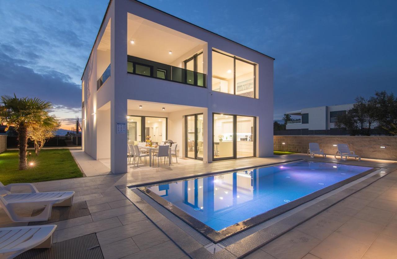 Luxury Villa Weiss - Malinska - Heated Pool - Central Floor Heating In Winter Exterior foto
